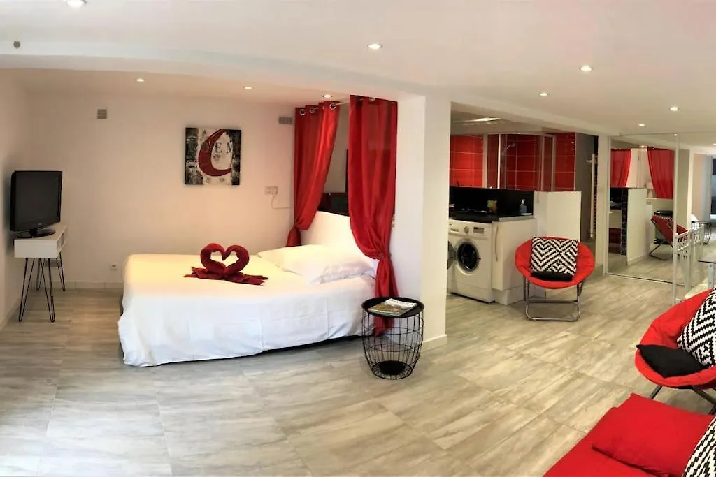 Appartement 50 M2 Dans Une Maison Privative Avec Terrasse Et Jardin Privee Le Cannet Apartment
