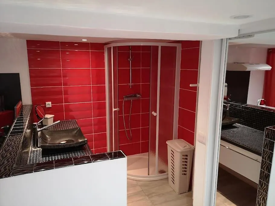 Apartment Appartement 50 M2 Dans Une Maison Privative Avec Terrasse Et Jardin Privee Le Cannet France